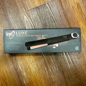 *NEW IN BOX* ION LUXE ceramic straightening iron 1 inch